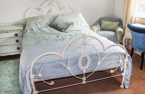 Sandy Ski Chalet | THE CHALET, pet friendly, character holiday cottage in Biggleswade