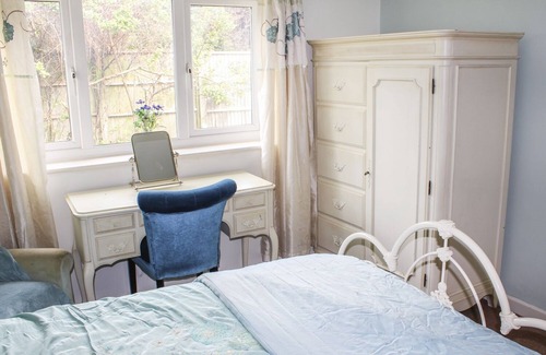 Sandy Ski Chalet | THE CHALET, pet friendly, character holiday cottage in Biggleswade