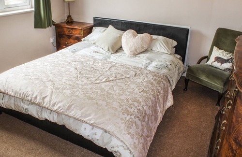 Sandy Ski Chalet | THE CHALET, pet friendly, character holiday cottage in Biggleswade