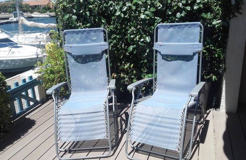 Saint-Cyprien Plage House | The charm of a blue marina overlooking the lagoon (Free Wi-Fi access).