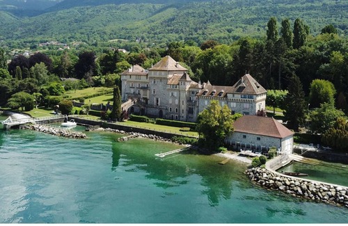 Lugrin Apartment | The charm of a castle on the shores of Lake Geneva