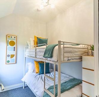 New Forest District House | The Charming Redwood Escape, New Forest