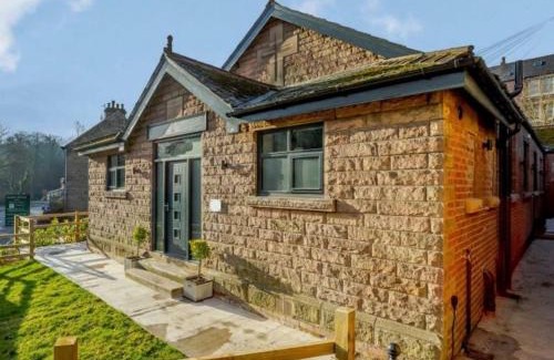 Matlock Bath Apartment | The Chatsworth Sleeps 6 King Size Beds