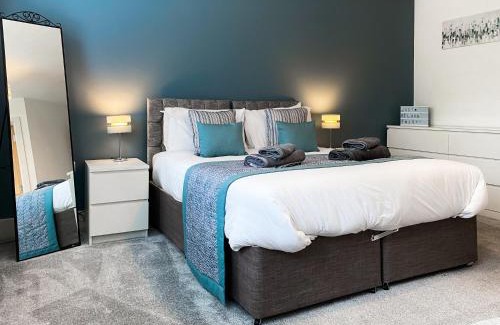 Canterbury House | The Chaucer - Modern 3 Bed Home with parking close to city centre