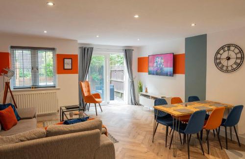 Canterbury House | The Chaucer - Modern 3 Bed Home with parking close to city centre