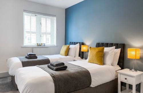 Canterbury House | The Chaucer - Modern 3 Bed Home with parking close to city centre