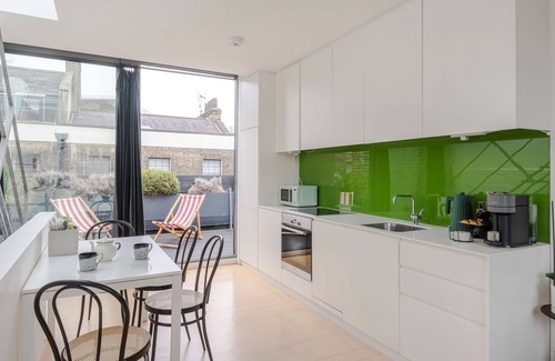 Cathedrals Apartment | The Cheeky Hideaway - Borough - by Frankie Says