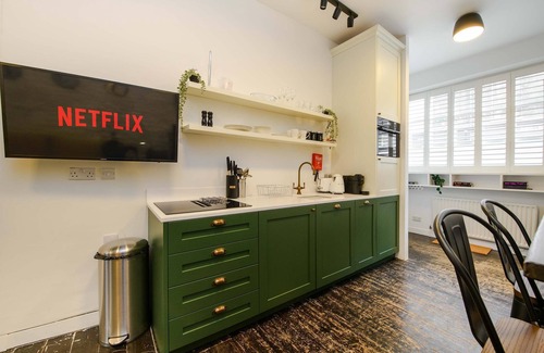 Cathedrals Apartment | The Cheeky Hideaway - Borough - by Frankie Says