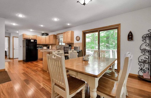 Rockbridge House | The Chestnut - Hocking Hills Lakeside Oasis!n