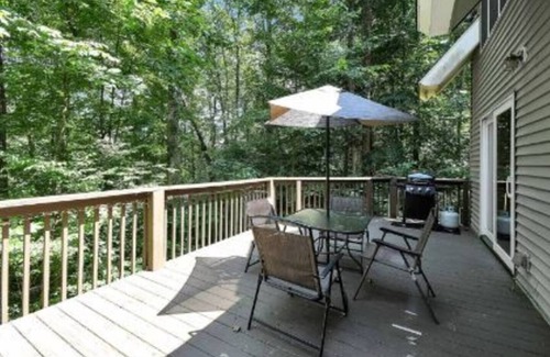 Rockbridge House | The Chestnut - Hocking Hills Lakeside Oasis!n
