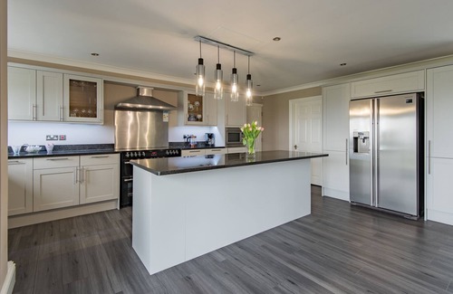 Waltham House | The Chestnuts by Bloom Stays - sleeps 21 guests in 7 bedrooms