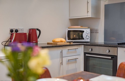 Waltham House | The Chestnuts by Bloom Stays - sleeps 21 guests in 7 bedrooms