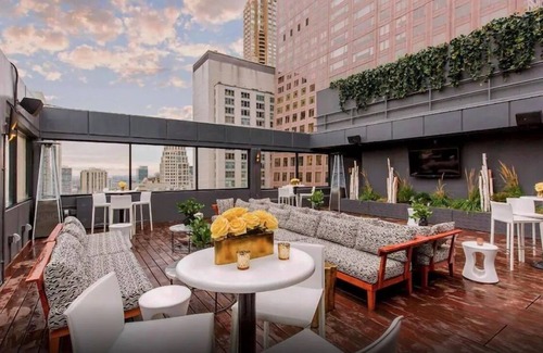 Streeterville House | The Chicago Hotel Collection | Comfy Downtown Chicago Stay, Steps from Mag Mile