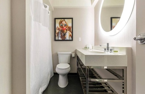 Streeterville House | The Chicago Hotel Collection Magnificent Mile Sleek Standard Double Queen