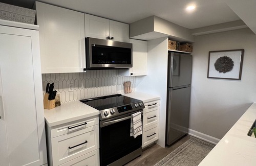 Barrie Apartment | The Chieftain Suite