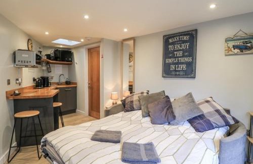 Cannards Grave House | The Chill Garden Room