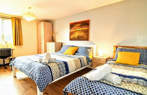 Bordesley House | The Chinatown Home - Private Garden, NETFLIX, BBQ & Bar
