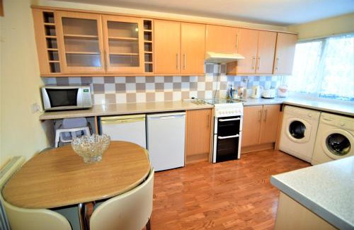 Bordesley House | The Chinatown Home - Private Garden, NETFLIX, BBQ & Bar