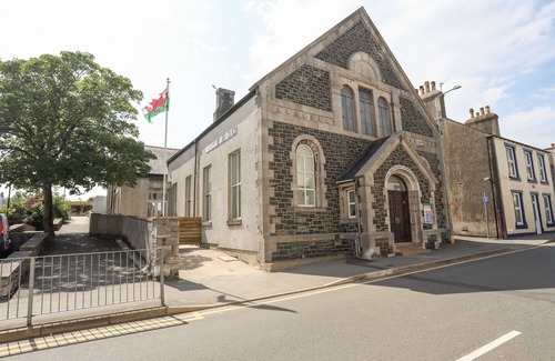 Holyhead Cottage | The Church