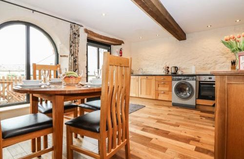 Chudleigh House | The Cider Barn