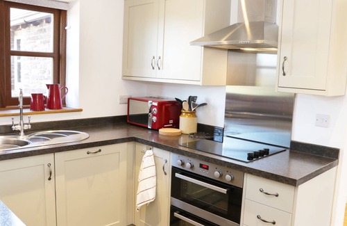 Leominster Cottage | THE CIDER HOUSE, pet friendly, with a garden in Leominster