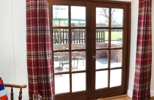 Leominster Cottage | THE CIDER HOUSE, pet friendly, with a garden in Leominster