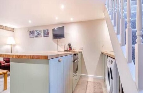 Blaisdon House | The Cider Press, countryside romantic cottage with hot tub