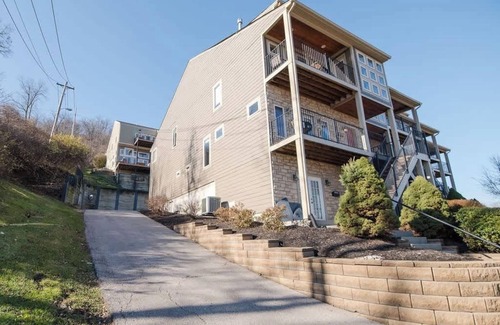 Covington Condo | The Cincy Staycation - City Views