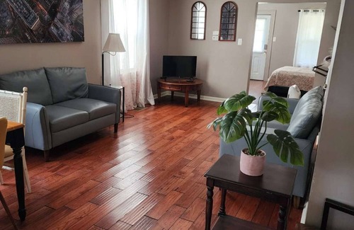 Near Eastside Apartment | ❤The City Apt❤10min to Everything Free Parking