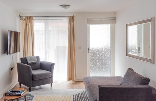 Surrey Docks Apartment | The City Song 1 bedroom apartment in Rotherhithe