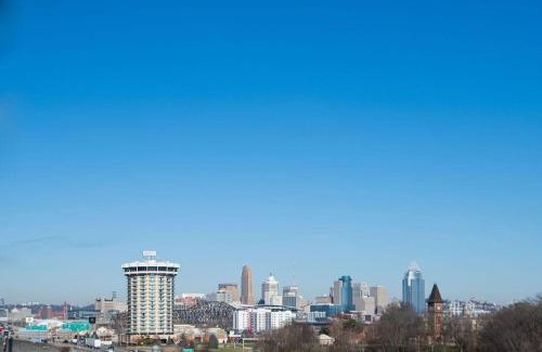 Covington House | The City Staycation Condo - Downtown Cincy Views
