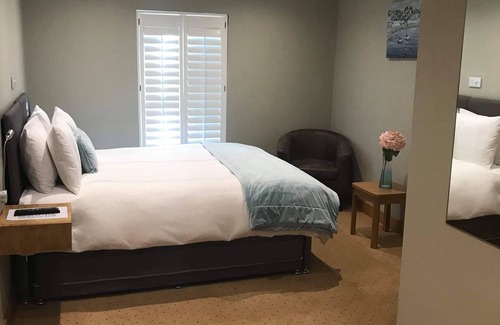 Bognor Regis Bed & Breakfast | The Claremont Inn