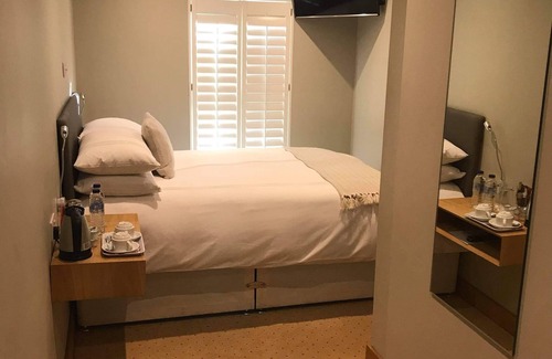 Bognor Regis Bed & Breakfast | The Claremont Inn