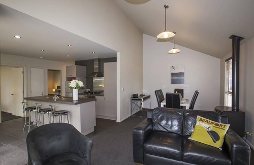 Martinborough Hotel | The Claremont Motels & Apartments