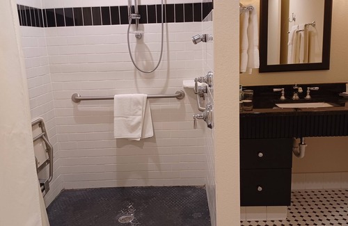 Waukesha Hotel | The Clarke Hotel