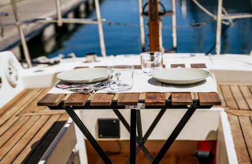 Lisbon Boat Rental | The Classic Sailboat Retreat