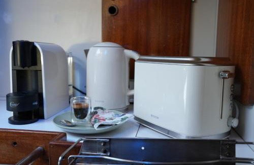 Lisbon Boat Rental | The Classic Sailboat Retreat