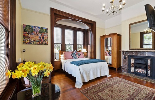 Christchurch City Centre Cabin | The Classic Villa