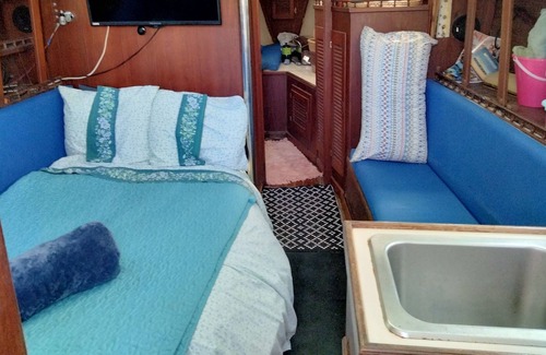 Stuart Boat Rental | The Classy Sailor a 31' Sloop at dock in Manatee Pocket Entertainment District