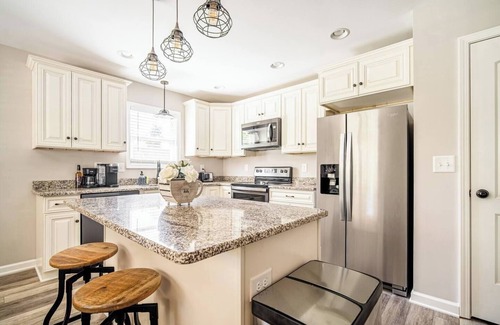 Keowee House | The Clemson Cottage - 3.6 mi. to Memorial Stadium