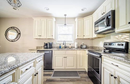 Keowee House | The Clemson Cottage - 3.6 mi. to Memorial Stadium