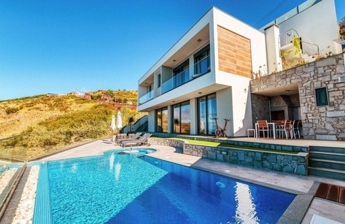 Faja da Ovelha House | The Cliffhouse by LovelyStay