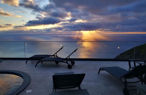 Faja da Ovelha House | The Cliffhouse by LovelyStay
