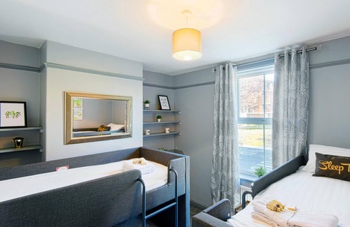 York Apartment | The Clifford Gathering - Sleeps Up To 10
