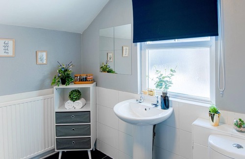 York Apartment | The Clifford Gathering - Sleeps Up To 10