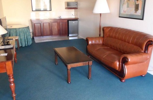Bunbury Hotel | The Clifton & Grittleton Lodge