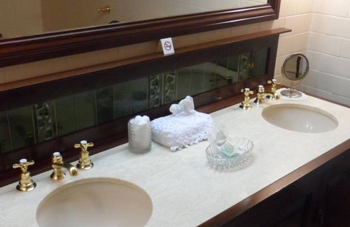 Bunbury Hotel | The Clifton & Grittleton Lodge