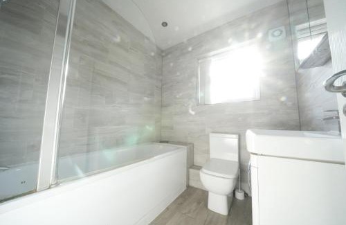 Harlington House | The Close Airport