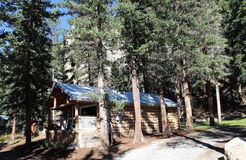 Gallatin Gateway Cabin | The closest you'll get to the Gallatin River