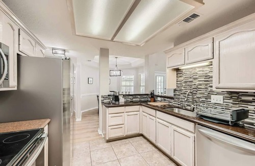 Georgetown House | The Clover House Georgetown is the perfect getaway for families or workers seeking a home base while in town. This charming retreat features a warm, inviting interior with modern amenities, a fully equipped kitchen, and comfortable living spaces.